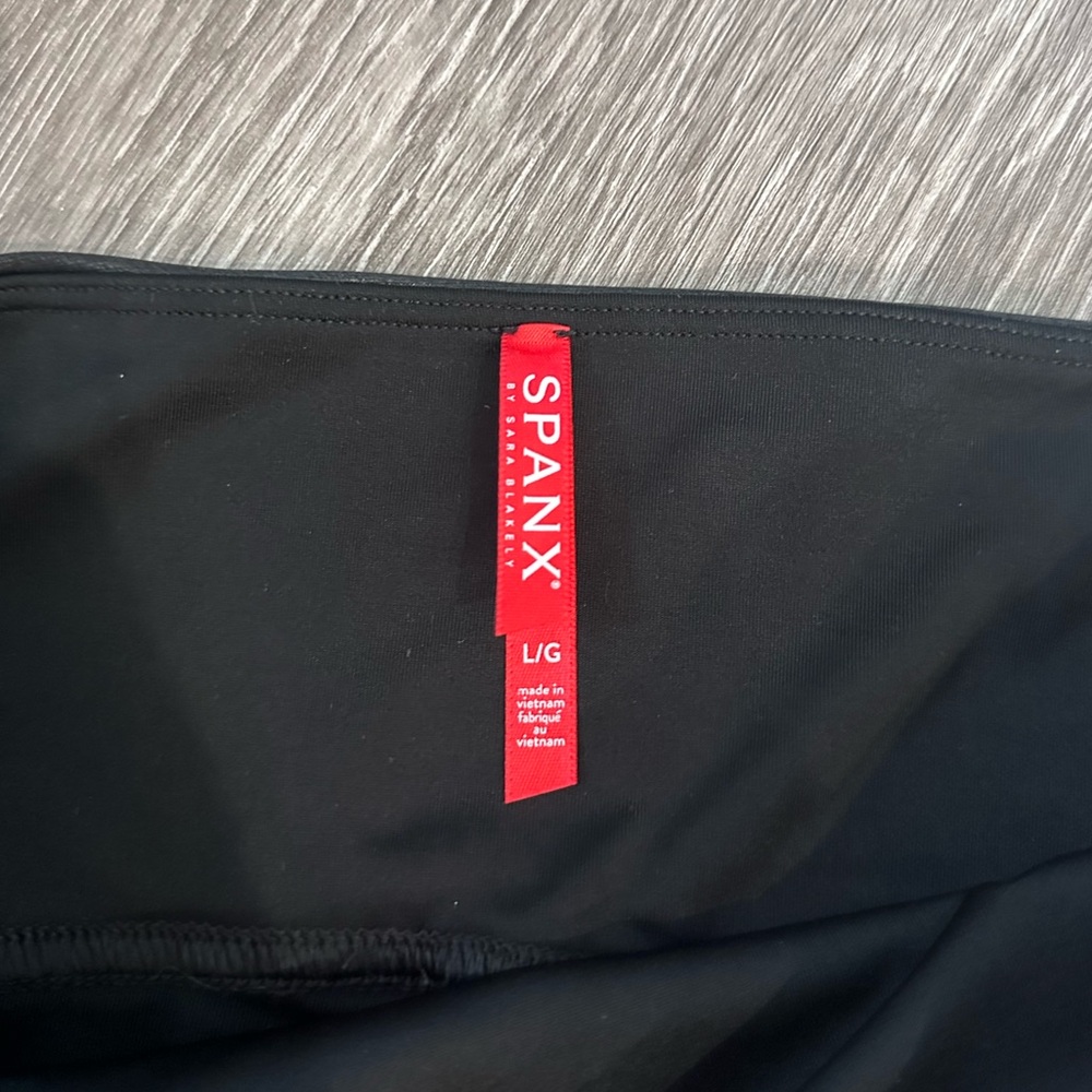 SPANX faux leather leggings - Picture 4 of 5